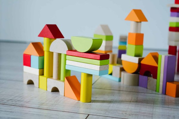Le pouvoir de la créativité : Pourquoi offrir des jouets de construction à un enfant ?